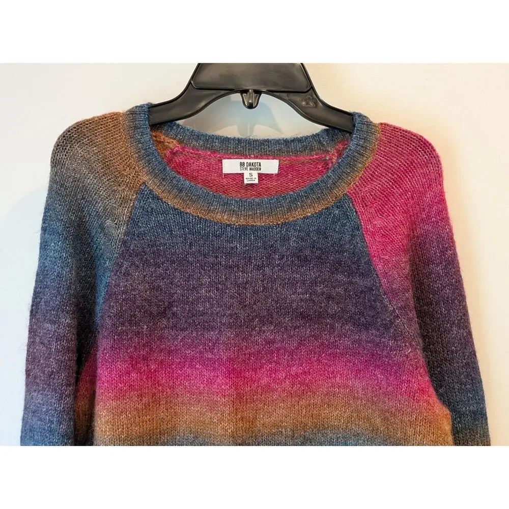 BB Dakota Steve Madden Small Acrylic Rainbow Stripe Sweater Pink Blue Ombré